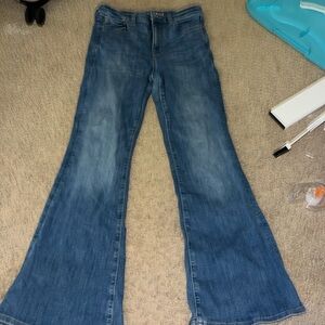 American eagle 
Super high rise flare jeans 
US women’s size 8